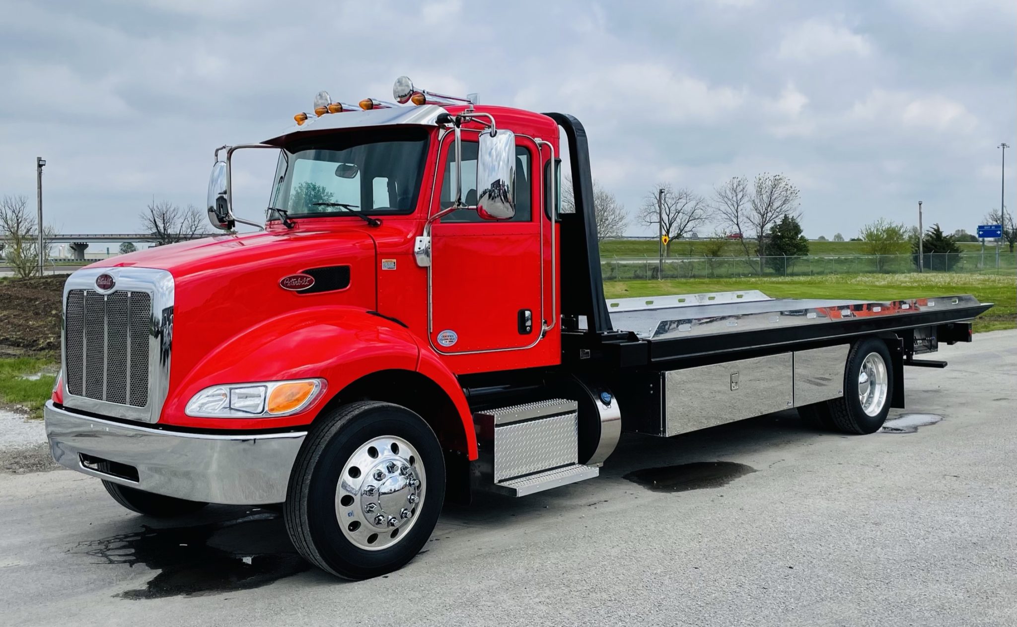 2021 PETERBILT 337 PX7-AUTO-VIPER RED W/ CHEVRON 21′ LCG SE 12 ...