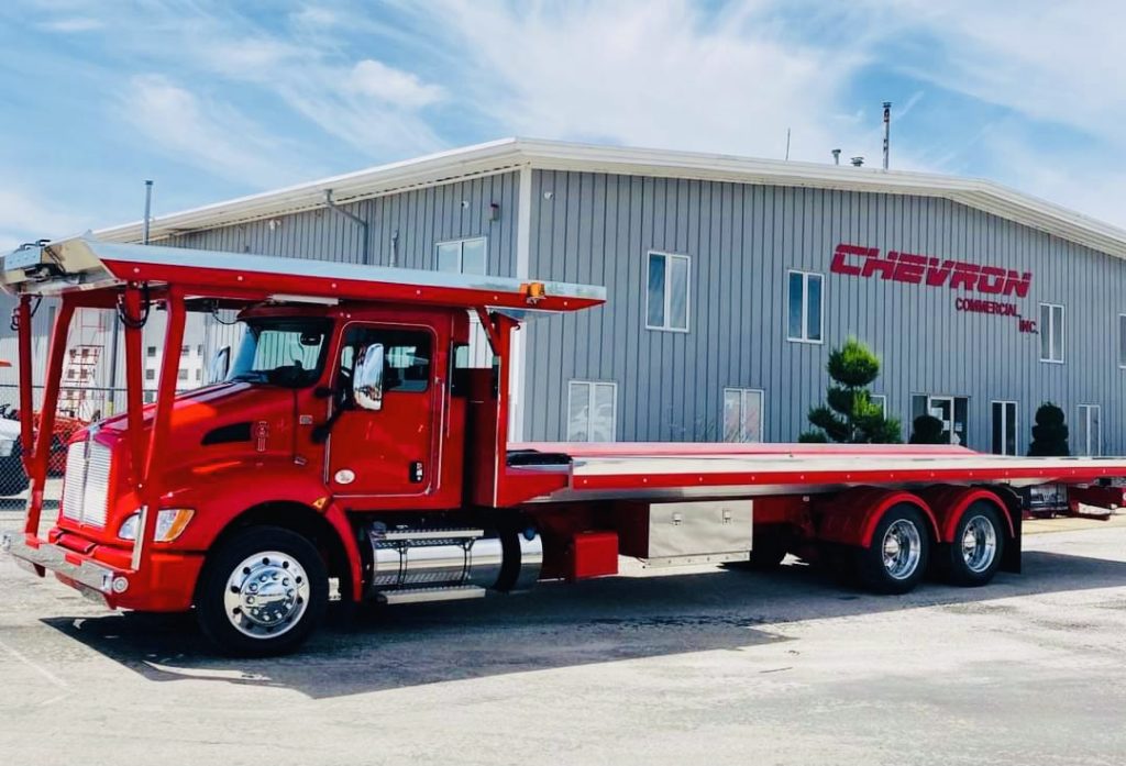 2022 KENWORTH T370 TANDEM-PX9-360HP-AUTO-VIPER RED W/ CHEVRON 30′ ALUM ...