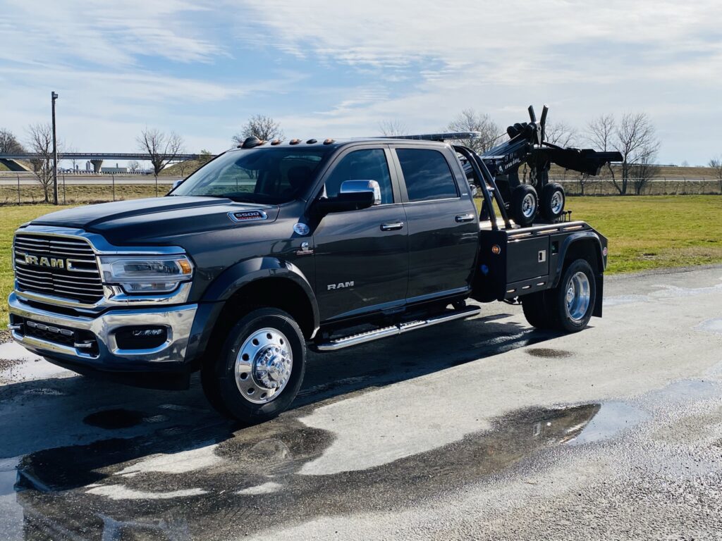 2020 Dodge Ram 5500 4wd Crew Cab Cmns 360hp Auto Granite Crystal Metalic W Chevron Renegade Alm 5575